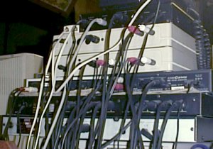 MIDI機器の裏側